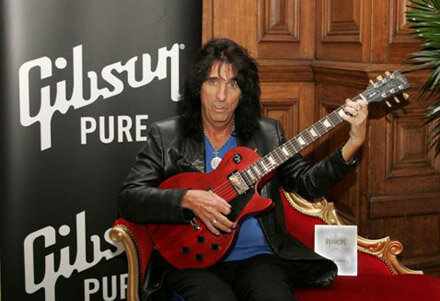 alice_cooper.jpg.d54f1561e84a87d95d94c5aaeeb0fae3.jpg