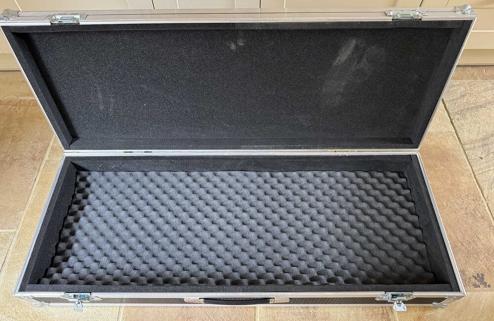 flight-case-07.thumb.jpg.59a75d697add11736a08d4f14a148688.jpg
