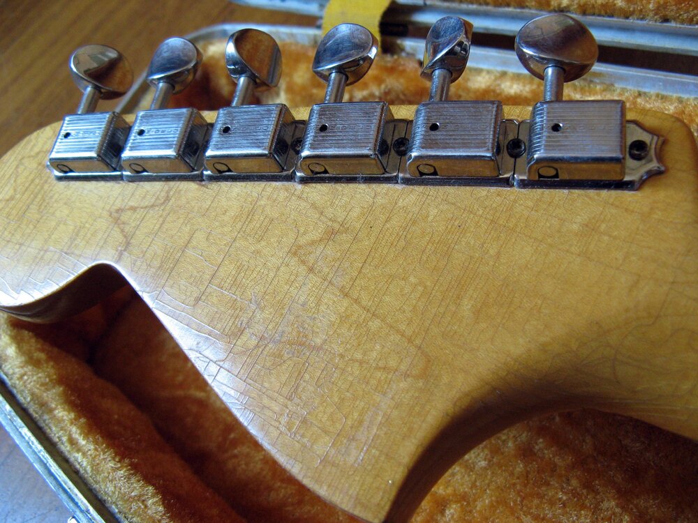 Fender_BassVI_Vendita_13.thumb.jpg.2489ab4c3ce505b8d681411896b8c53f.jpg