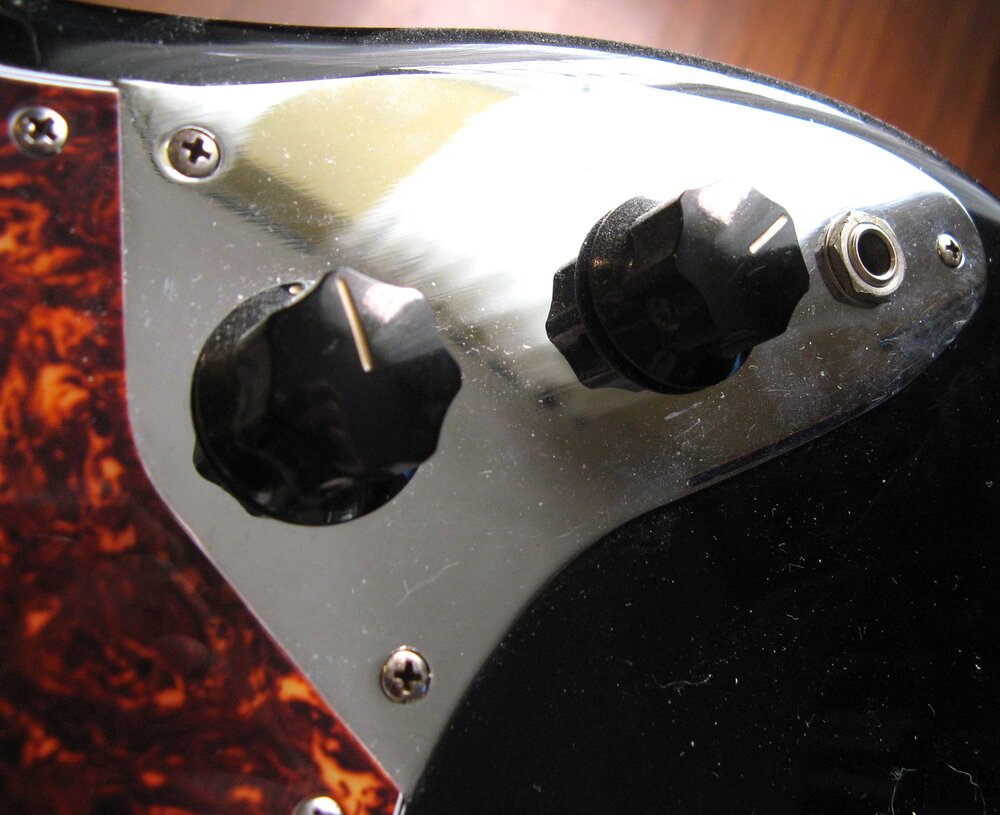 Fender_BassVI_Vendita_33.thumb.jpg.d10b08750d0d7f2d22f7844b26eb6532.jpg