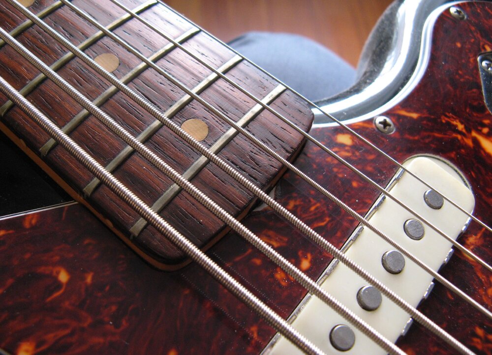 Fender_BassVI_Vendita_34.thumb.jpg.1aa93ad7d39fce62f3a077a5ddd12edb.jpg