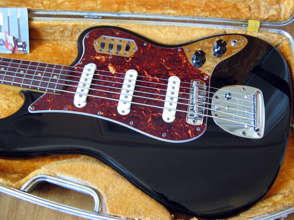 Fender_BassVI_Vendita_4.thumb.jpg.f10bf2875ef9ab818aaa86adde39e405.jpg