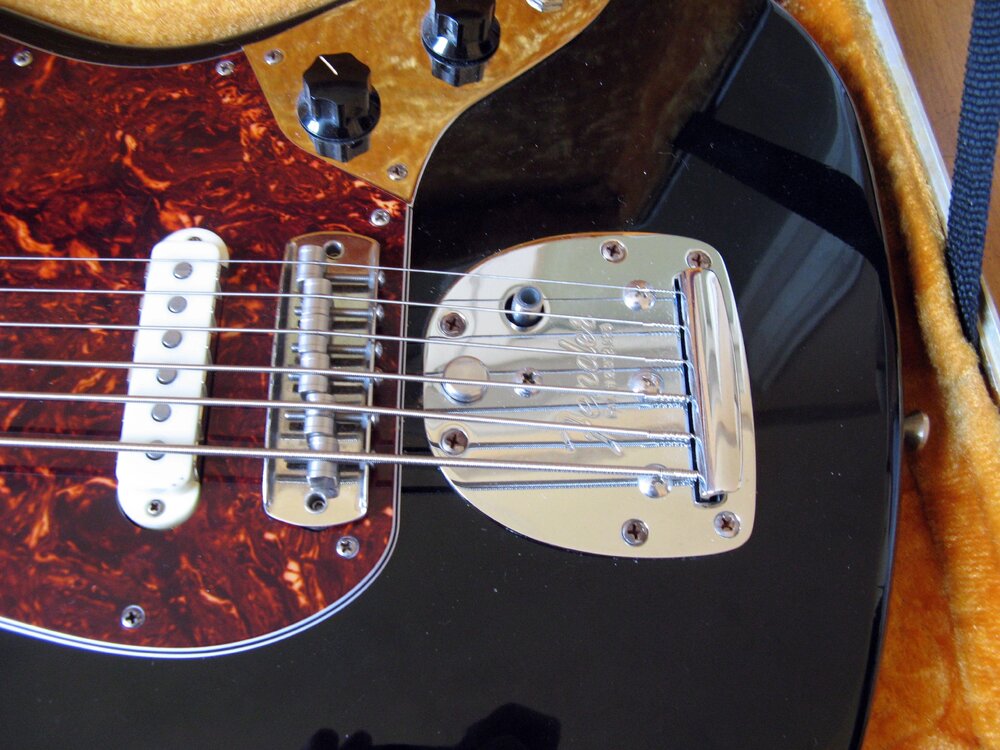 Fender_BassVI_Vendita_5.thumb.jpg.b77ea71d735dd319762480dcab5a28dd.jpg