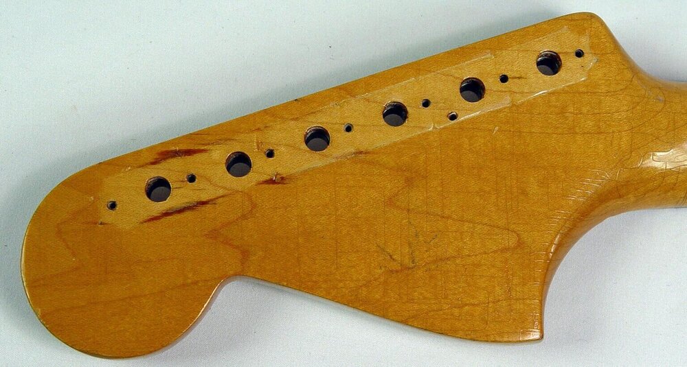 Fender_BassVI_neck_2.thumb.jpg.8027b2e9146aca065317e906039ddd90.jpg