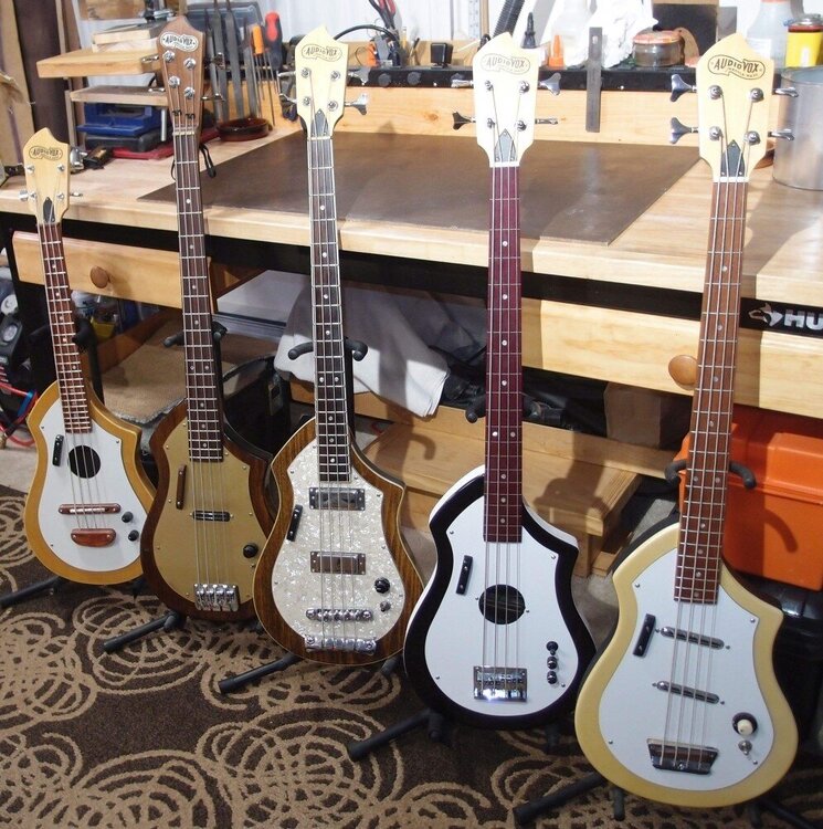 audiovox-basses-2.thumb.jpg.8cfe45516be975a991a58b3a18856661.jpg