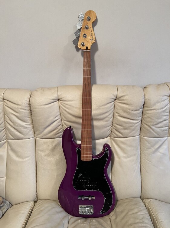 bass-fretlesspurplePJ-neckfittedblackpickguard-230104aa.thumb.jpg.1a11f6d87044aa4c39b012286ad83939.jpg
