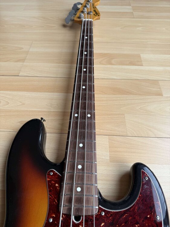 squire-jv-jazz-5116145@2x.jpg
