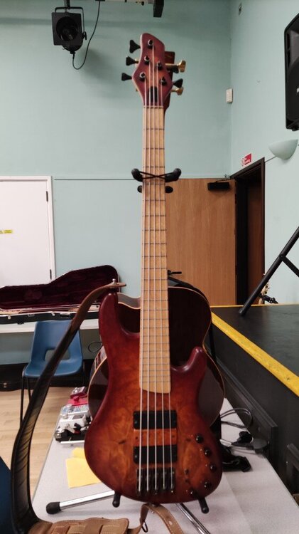 14-2025SWBash-Shuker5string.thumb.jpg.0805a24cfa4d8f01a358bb8d363466ab.jpg