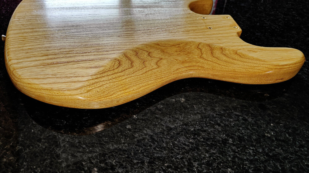 LuthierJazzBassBodySwampAsh(8).thumb.jpg.0700abf6b03c0e8ec2f4124c89f79976.jpg