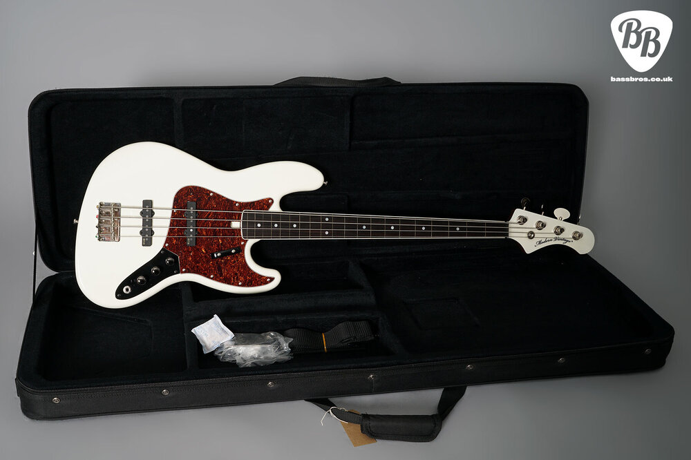 Modern-Vintage-White-Fretless-11.jpg