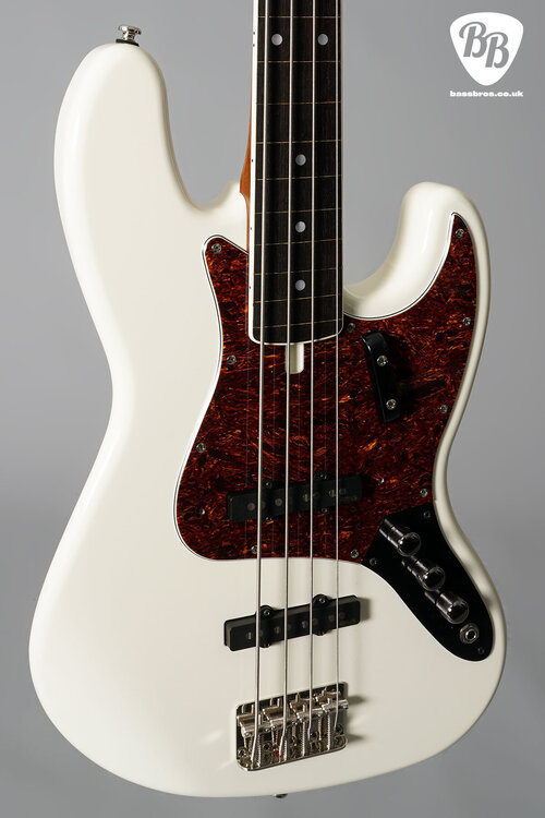 Modern-Vintage-White-Fretless-3.jpg