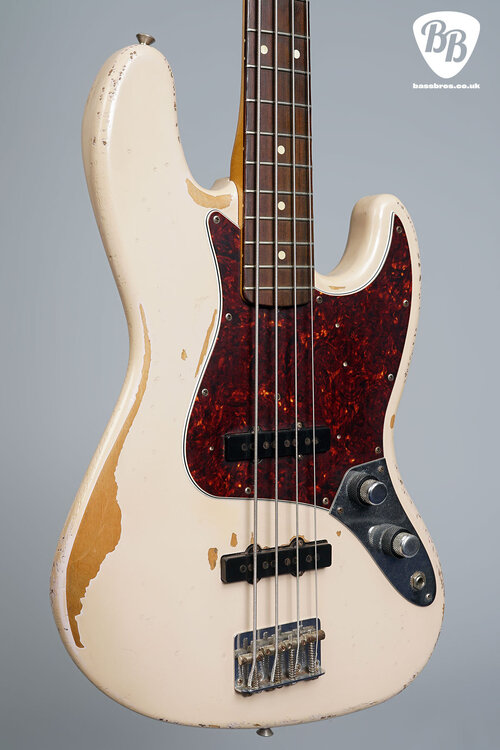 2016-Fender-Flea-Jazz-Bass-Shell-Pink-3.jpg