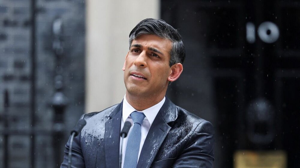 rishi_sunak_rain.thumb.jpg.39c65361b7480d85c60aadf89a91a9ca.jpg