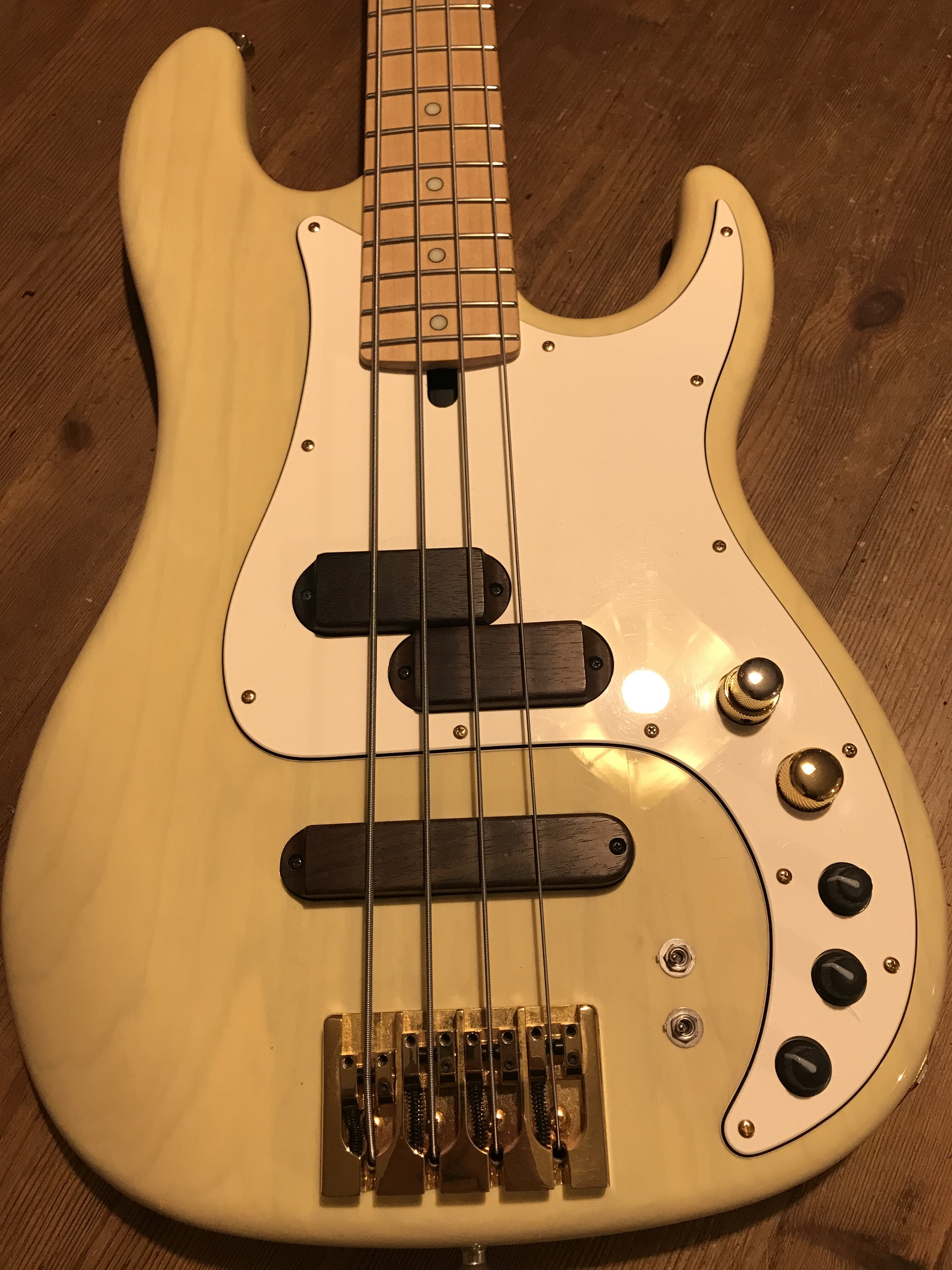 ベース Xotic XJ-1T 4st Ash/M Wallnut Xotic XJ-1T 4st 2 Tone Burst